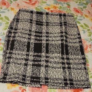 NWT Classic Black and White Plaid Skirt